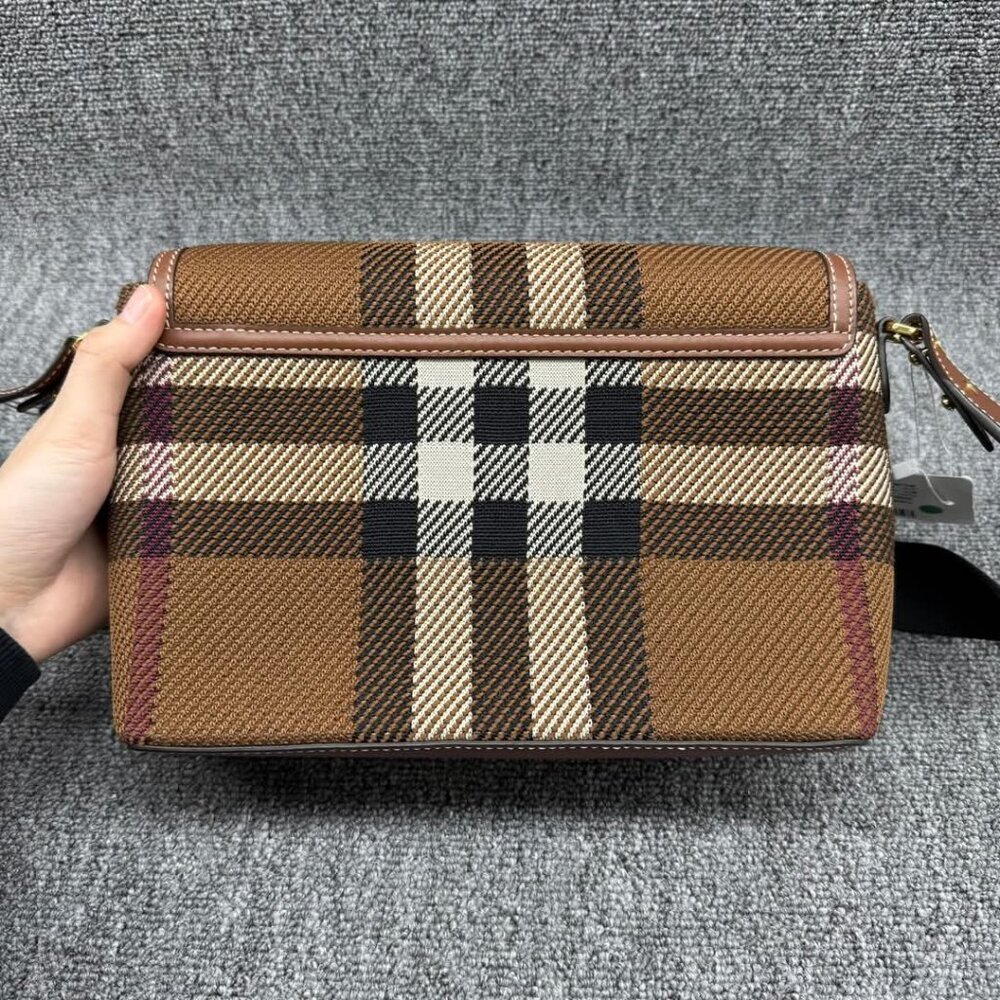 Burberry Leather Shoulder Bag 799-030325 - Picture 3 of 15